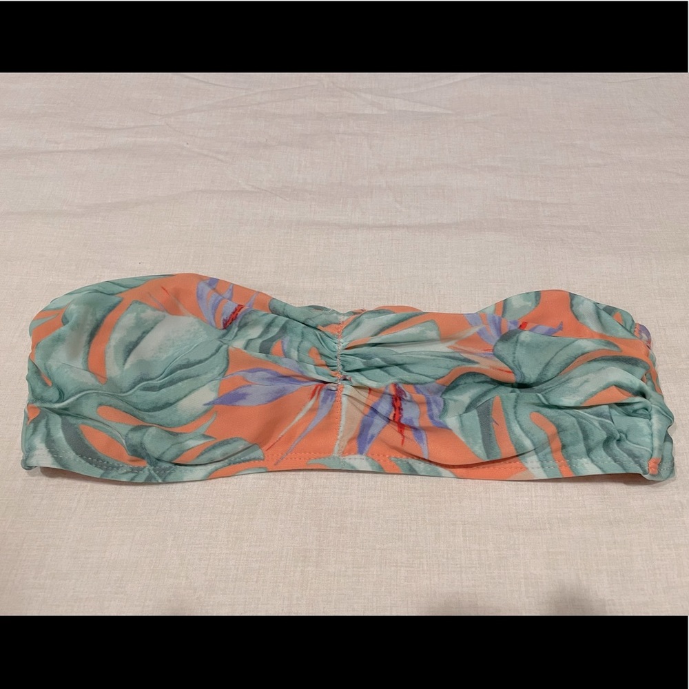 Hot Water Bikini Top Size Medium